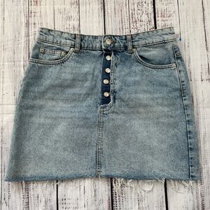 Zara denim skirt Size Medium Super Flattering
